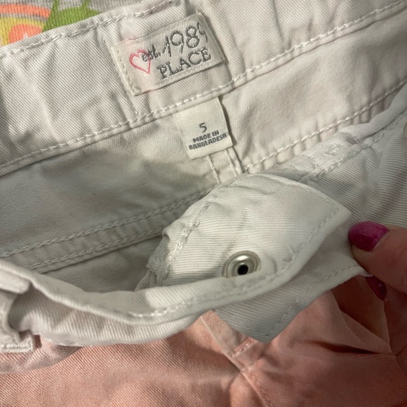 2 tops and 1 pair of shorts - Picture 6 of 7